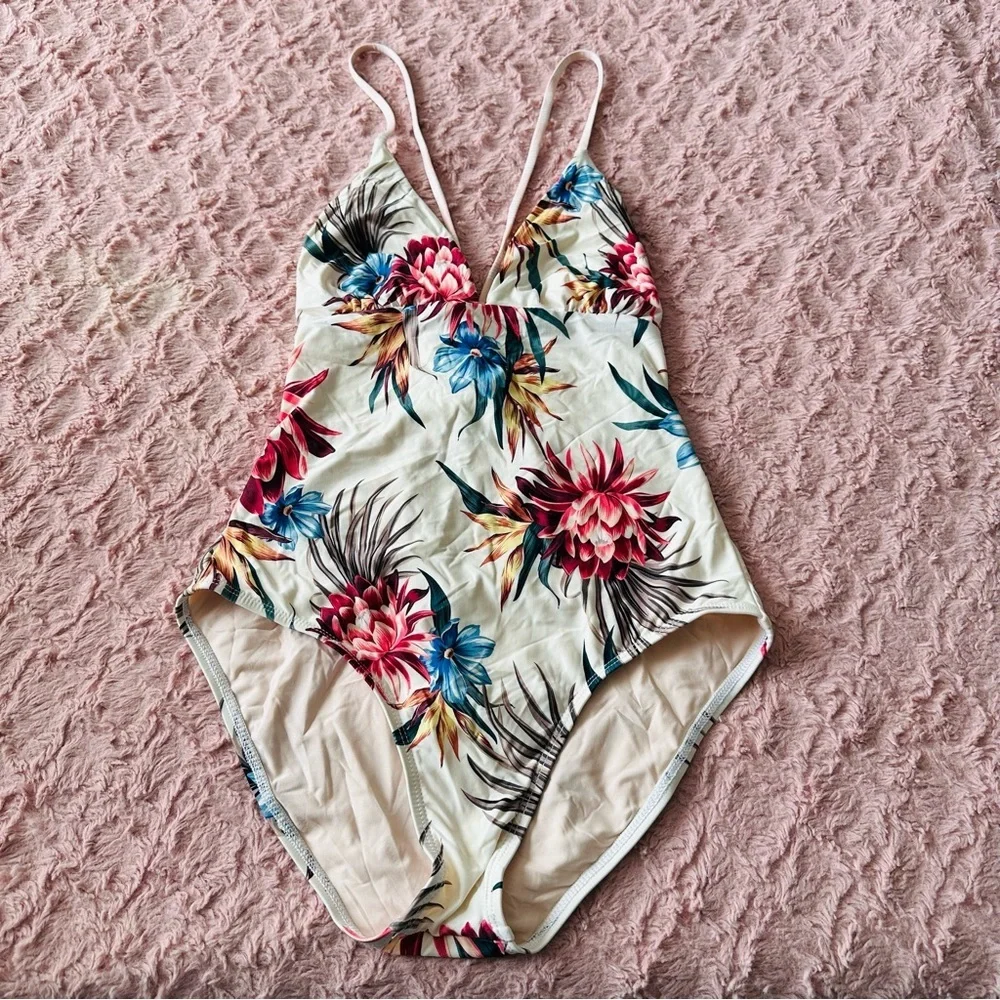 Splendid Crisscross One-Piece Swimsuit Off Tropic Cream Size M | Chic Resortwear
